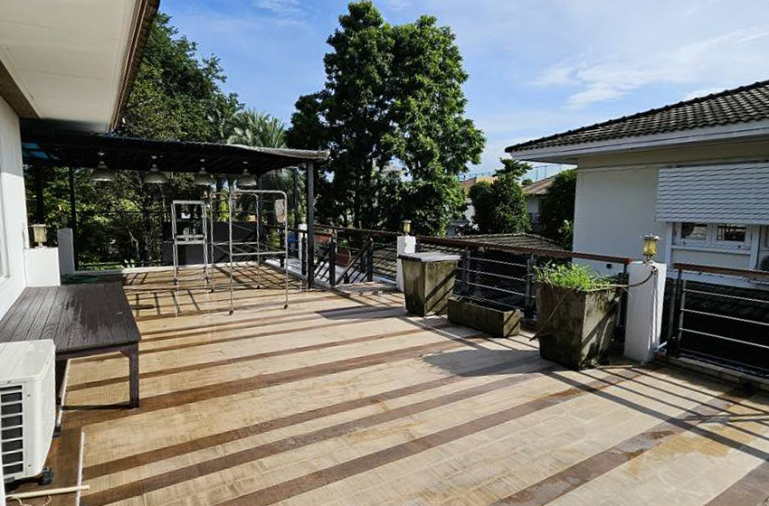 House with Shared Pool in Lat Phrao 